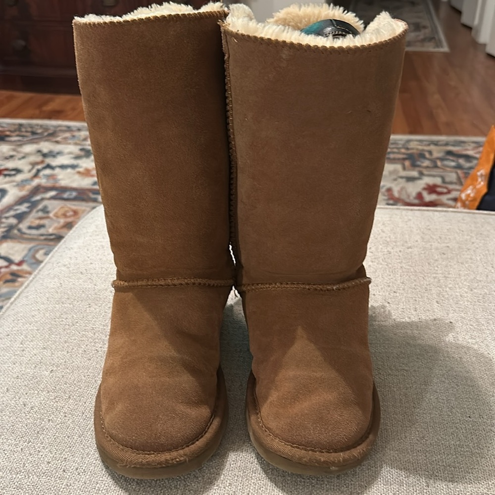 Bailey UGGs, Chestnut Tall Suede Winter Boots with bows in the back. 9